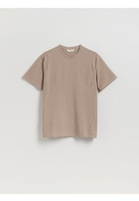 Reserved - Strukturalny t-shirt comfort fit - brązowy. Kolor: brązowy. Materiał: dzianina, bawełna