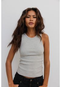 Marsala - Top na ramiączkach w kolorze light GREY melange z prążkowanej dzianiny - ISLA. Materiał: dzianina, prążkowany. Długość rękawa: na ramiączkach. Sezon: zima, lato, jesień, wiosna. Styl: klasyczny