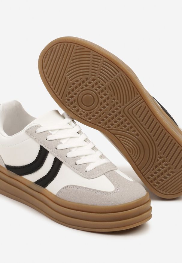 Renee - Białe Sneakersy Typu Kultowe Tenisówki na Grubej Podeszwie z Tłoczeniem Lisanitea. Okazja: na co dzień. Kolor: biały. Materiał: jeans