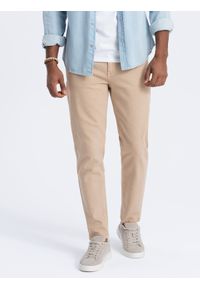 Ombre Clothing - Jeansowe spodnie męskie bez przetarć SLIM FIT - beżowe V8 - Rozmiar: XXL. Okazja: na co dzień. Kolor: beżowy. Materiał: jeans. Wzór: gładki. Styl: sportowy, casual, elegancki