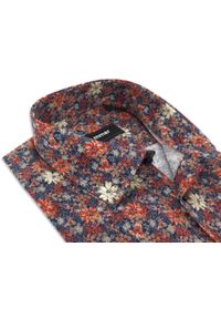 Mmer / Villaro - Koszule męskie - Granatowa koszula męska w pomarańczowe kwiatki F062. Kolor: wielokolorowy, niebieski, pomarańczowy. Materiał: bawełna, elastan, tkanina. Długość: długie. Wzór: kwiaty #1