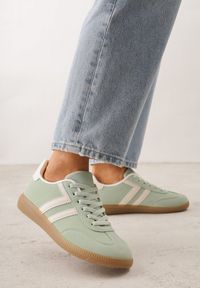 Renee - Zielone Sneakersy Typu Klasyczne Tenisówki Kilice. Okazja: na co dzień, na randkę. Kolor: zielony. Materiał: satyna, koronka #1