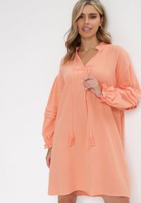 Born2be - Pomarańczowa Bawełniana Sukienka Mini z Ozdobnym Wiązaniem i Przeszyciami na Rękawach Anla. Kolor: pomarańczowy. Materiał: bawełna. Długość rękawa: długi rękaw. Typ sukienki: trapezowe. Długość: mini #5
