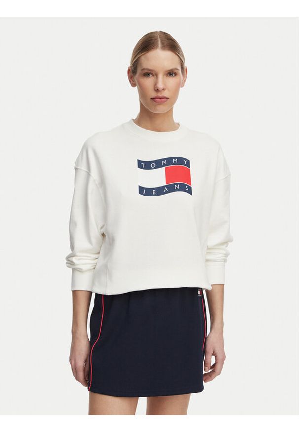 Tommy Jeans Bluza Wavy Flag DW0DW22742 Biały Boxy Fit. Kolor: biały. Materiał: bawełna