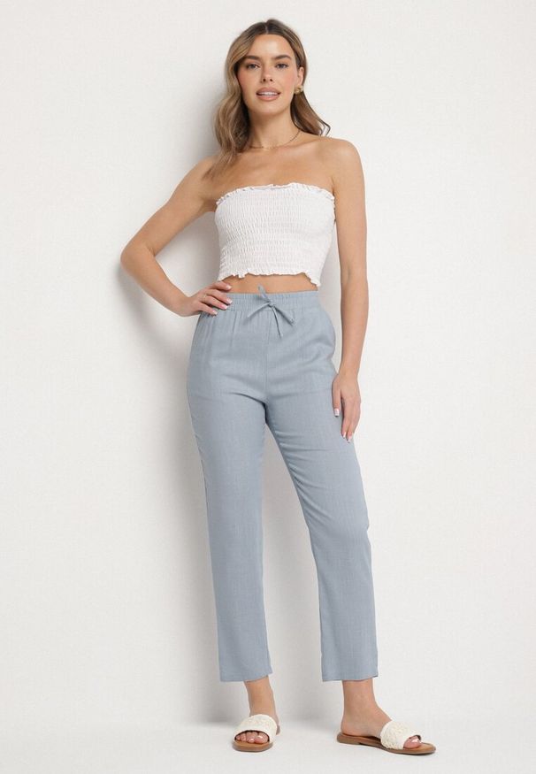Born2be - Niebieskie Spodnie z Lnem Ozdobione Sznurkiem Naterella. Okazja: na co dzień. Kolor: niebieski. Materiał: len. Wzór: aplikacja. Sezon: lato. Styl: elegancki, casual