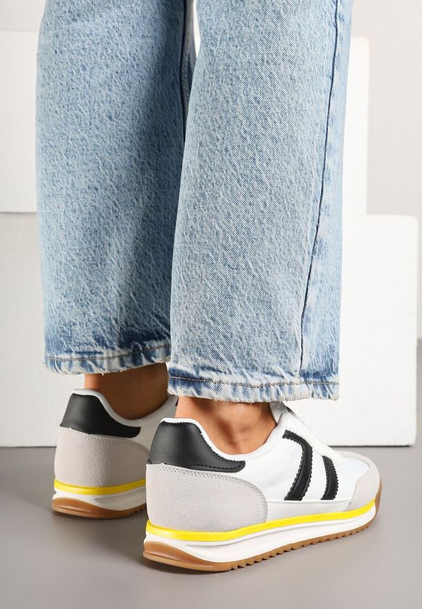 Renee - Białe Sneakersy Ozdobione Paskami Nairalina. Okazja: na co dzień. Zapięcie: pasek. Kolor: biały. Materiał: jeans. Wzór: aplikacja