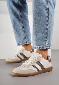 Born2be - Ciemnobeżowe Płaskie Sneakersy Ozdobione Paskami Glaria. Okazja: na co dzień. Zapięcie: pasek. Kolor: beżowy. Materiał: jeans. Wzór: aplikacja #6