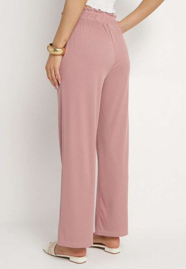 Born2be - Różowe Spodnie Paper Bag z Gumką w Talii i Wysokim Stanem Lunavia. Okazja: na co dzień. Stan: podwyższony. Kolor: różowy. Styl: casual, elegancki