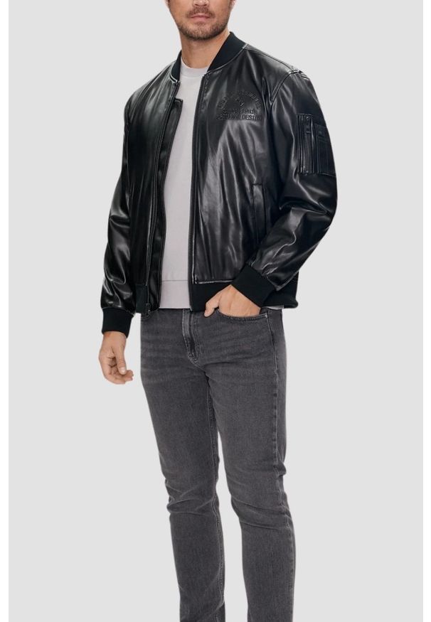 Guess - GUESS Skórzany bomber męski District Faux Leather Bomber, Rozmiar M. Typ kołnierza: kołnierzyk stójkowy. Kolor: czarny. Materiał: skóra. Styl: klasyczny, elegancki