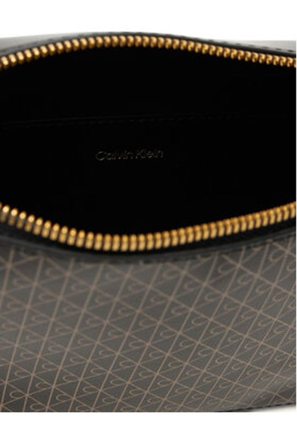 Calvin Klein Torebka Emblem Aop Elongated Camera Bag LV04F3268G Czarny. Kolor: czarny. Materiał: skórzane