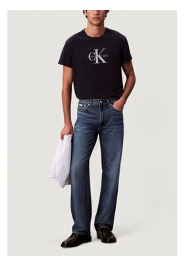 Calvin Klein Jeans T-Shirt SS Hero Monologo Tee Niebieski Casual Fit. Okazja: na co dzień. Kolor: niebieski. Styl: casual
