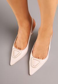 Renee - Beżowe Sandały na Szpilce Slingback Lakierowane Vices z Ozdobą Ataloria. Okazja: na co dzień. Zapięcie: sprzączka. Kolor: beżowy. Materiał: lakier. Wzór: aplikacja. Obcas: na szpilce. Styl: klasyczny, casual, elegancki