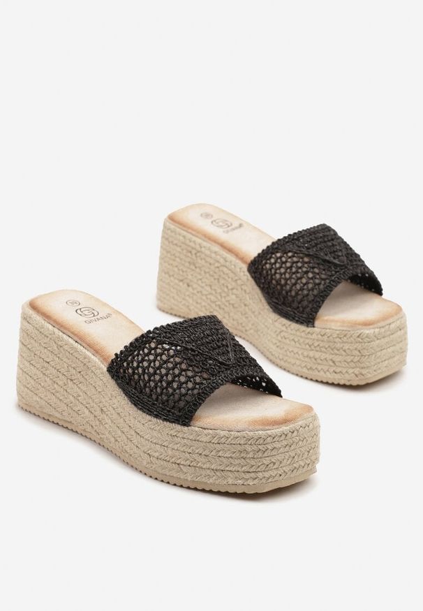 Renee - Czarne Klapki Ozdobione Plecionką na Koturnie Efrile. Okazja: na co dzień. Kolor: czarny. Materiał: jeans. Wzór: aplikacja. Sezon: lato. Obcas: na koturnie. Styl: casual