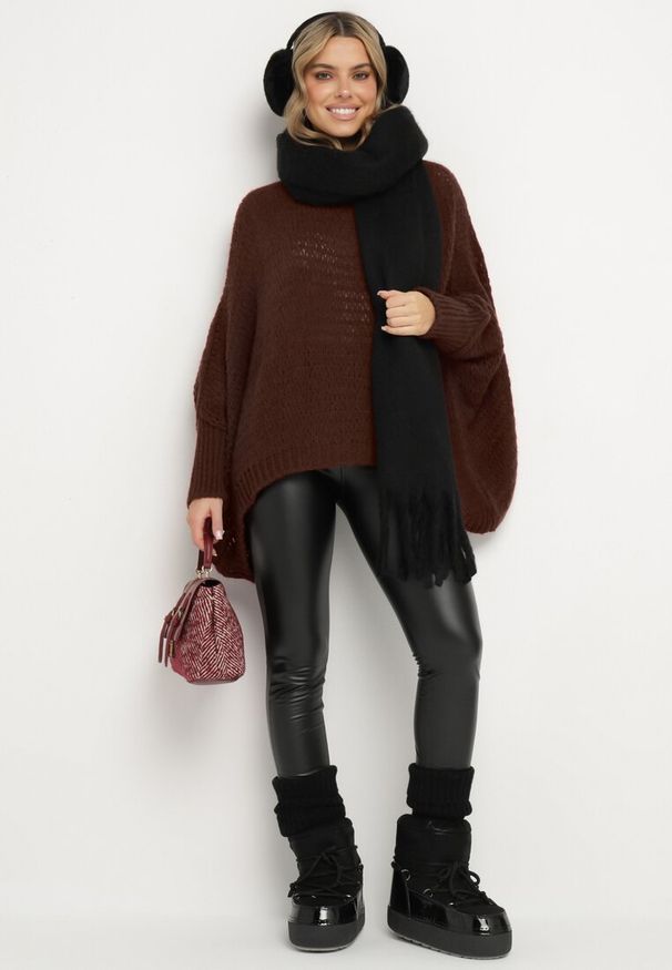 Born2be - Brązowy Luźny Sweter w Stylu Ponczo Kossela. Okazja: na co dzień. Typ kołnierza: dekolt w łódkę. Kolor: brązowy. Materiał: jeans. Styl: wizytowy, casual