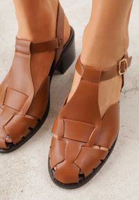 Born2be - Brązowe Sandały na Obcasie z Ozdobnymi Paskami Aglaosa. Okazja: na co dzień. Zapięcie: pasek. Kolor: brązowy. Wzór: paski. Obcas: na obcasie. Styl: casual, elegancki. Wysokość obcasa: średni #9