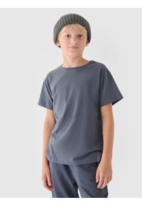4f - 4F T-shirt gładki chłopięcy - szary 146 (10-11 lat). Okazja: na co dzień. Kolor: szary. Materiał: dzianina, bawełna, jersey. Długość rękawa: krótki rękaw. Długość: krótkie. Wzór: gładki. Sezon: lato. Styl: klasyczny, sportowy, casual