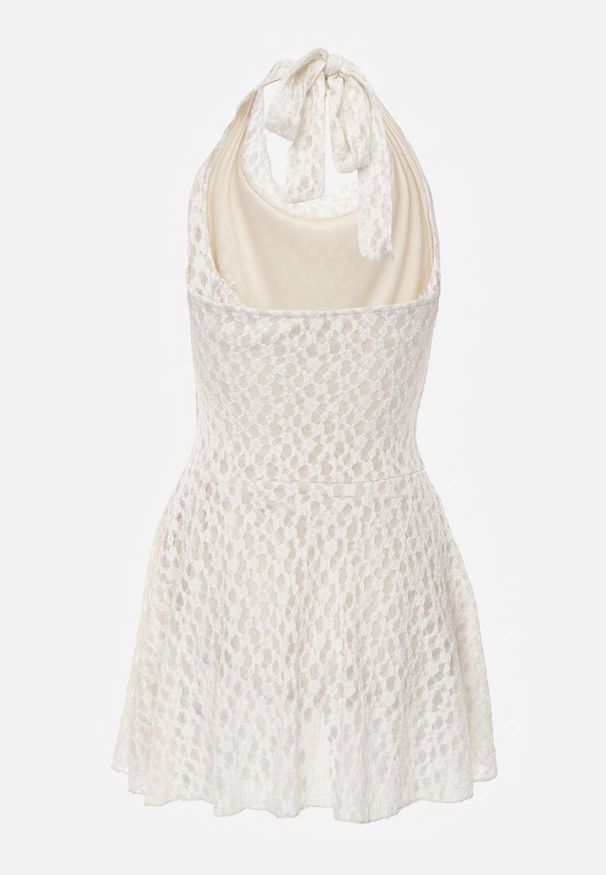 Renee - Biała Koronkowa Sukienka o Rozkloszowanym Kroju z Wiązanym Dekoltem Halter Bervine. Okazja: na randkę, na imprezę. Typ kołnierza: dekolt halter. Kolor: biały. Materiał: koronka