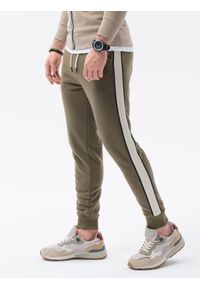 Ombre Clothing - Spodnie męskie dresowe z lampasem - oliwkowe V9 P865 - XXL. Kolor: oliwkowy. Materiał: dresówka #4