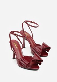 Renee - Bordowe Lakierowane Sandały z Kokardkami Orimoni. Okazja: na randkę, na imprezę. Zapięcie: sprzączka. Kolor: czerwony. Materiał: lakier. Obcas: na obcasie. Styl: klasyczny, elegancki. Wysokość obcasa: średni #5