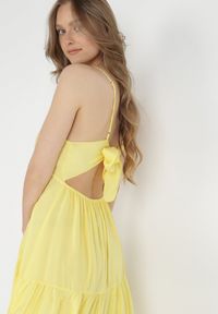 Born2be - Żółta Sukienka z Wiskozy Aikena. Kolor: żółty. Materiał: wiskoza. Długość rękawa: na ramiączkach. Typ sukienki: kopertowe. Długość: mini #7
