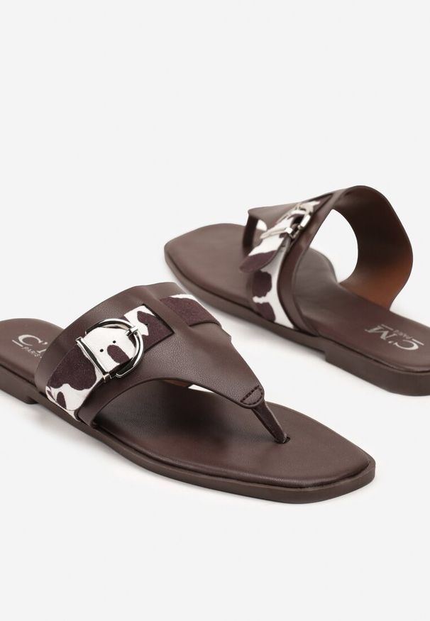 Renee - Brązowe Klapki z Ozdobną Klamerką i Wstawkami Animal Print Savicelle. Kolor: brązowy. Materiał: len. Wzór: nadruk. Sezon: lato. Styl: elegancki