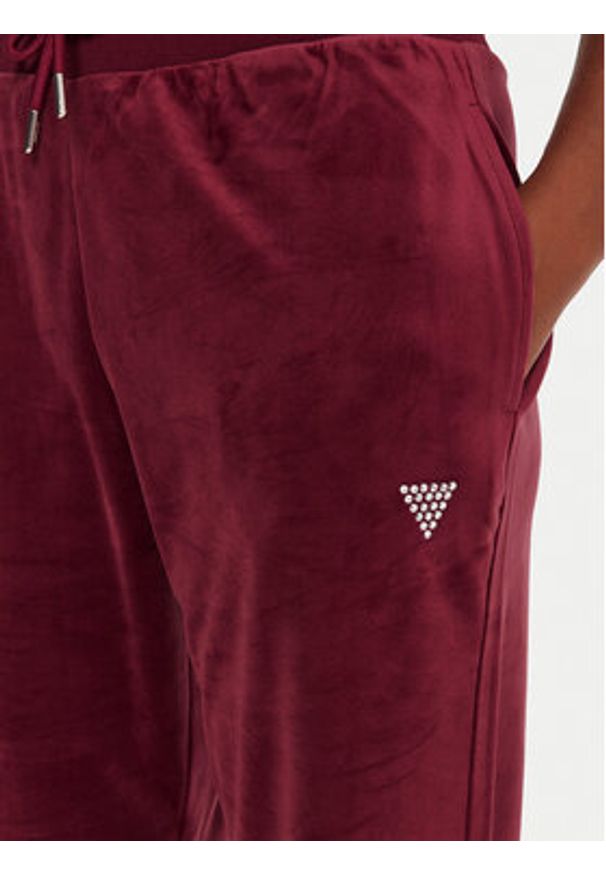 Guess Spodnie dresowe V3BB27 K0232 Bordowy Regular Fit. Kolor: czerwony. Materiał: syntetyk