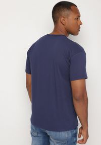 Born2be - Granatowa Bawełniana Koszulka T-shirt w Stylu Basic Malorisa. Okazja: na co dzień. Kolor: niebieski. Materiał: bawełna. Styl: klasyczny, casual, elegancki #3
