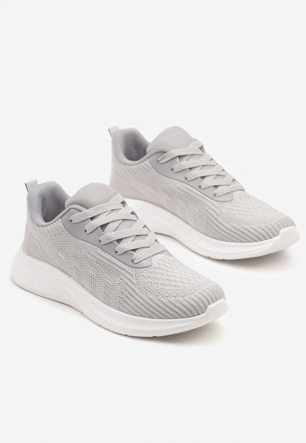 Born2be - Szare Buty Sportowe Sneakersy Ozdobione Tłoczonymi Paskami Amoselle. Okazja: na co dzień. Zapięcie: pasek. Kolor: szary. Materiał: jeans. Wzór: aplikacja. Obcas: na płaskiej podeszwie