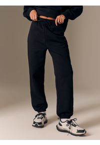 4f - 4F Spodnie dresowe joggery damskie - czarne XS. Stan: podwyższony. Kolor: czarny. Materiał: dresówka #2