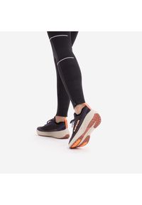 KIPRUN - Buty do biegania damskie Kiprun 500 WR. Kolor: fioletowy, różowy, pomarańczowy, wielokolorowy. Sport: bieganie