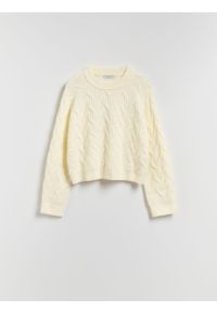 Reserved - Strukturalny sweter - kremowy. Kolor: kremowy. Materiał: dzianina