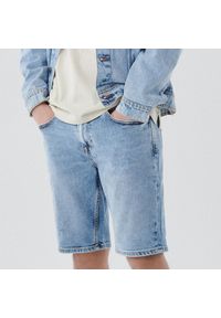Cropp - Jasnoniebieskie jeansowe szorty comfort - Niebieski. Kolor: niebieski. Materiał: jeans