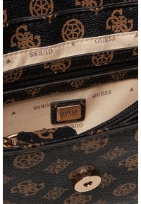 Guess - GUESS Brązowa kopertówka damska Calista. Kolor: brązowy. Materiał: skórzane #6