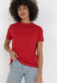 Born2be - Bordowy T-shirt Anteira. Kolor: czerwony. Materiał: bawełna, dzianina. Długość: krótkie. Wzór: gładki. Styl: klasyczny