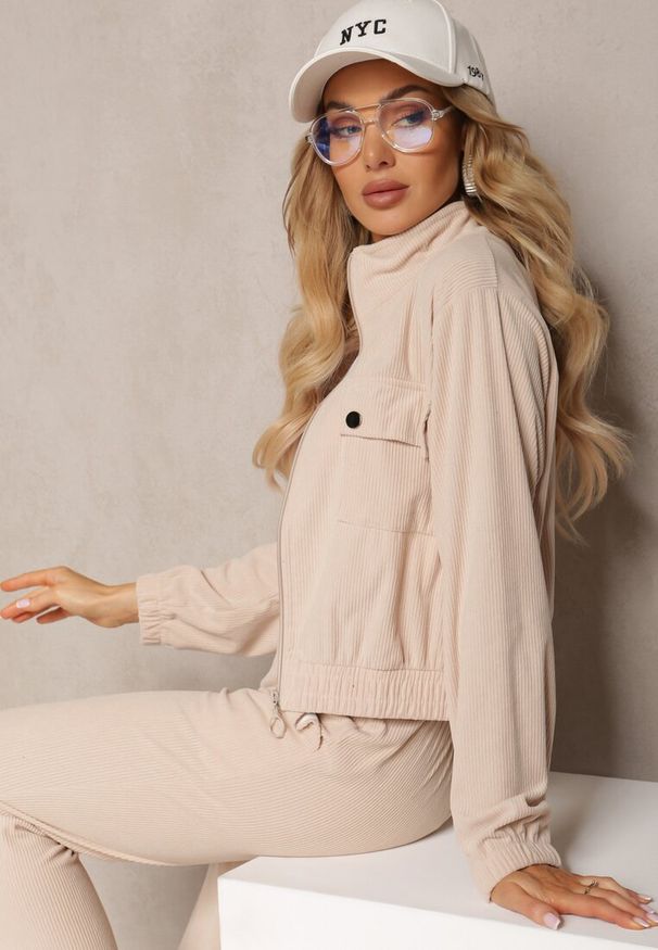 Renee - Jasnobeżowy Komplet Dresowy w Prążki Bluza Kurtka Rozpinana z Kołnierzykiem i Spodnie Lisulla. Kolor: beżowy. Materiał: dresówka. Wzór: prążki. Sport: turystyka piesza