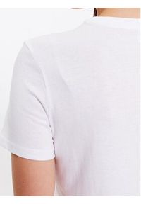 only - ONLY T-Shirt 15266625 Biały Regular Fit. Kolor: biały. Materiał: bawełna
