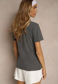 Renee - Ciemnoszary T-shirt z Bawełny Ozdobiony Nadrukiem Savetelle. Okazja: na co dzień. Kolor: szary. Materiał: bawełna. Wzór: aplikacja, nadruk. Sezon: lato, wiosna. Styl: casual #5