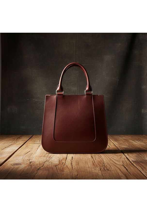 Torebka skórzana kuferek DAN-A T228 koniakowa. Materiał: skórzane. Styl: casual