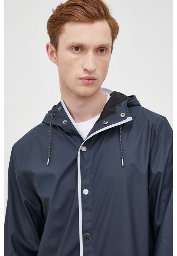Rains kurtka przeciwdeszczowa 18540 Long Jacket Reflective kolor granatowy przejściowa. Okazja: na co dzień. Kolor: niebieski. Styl: casual
