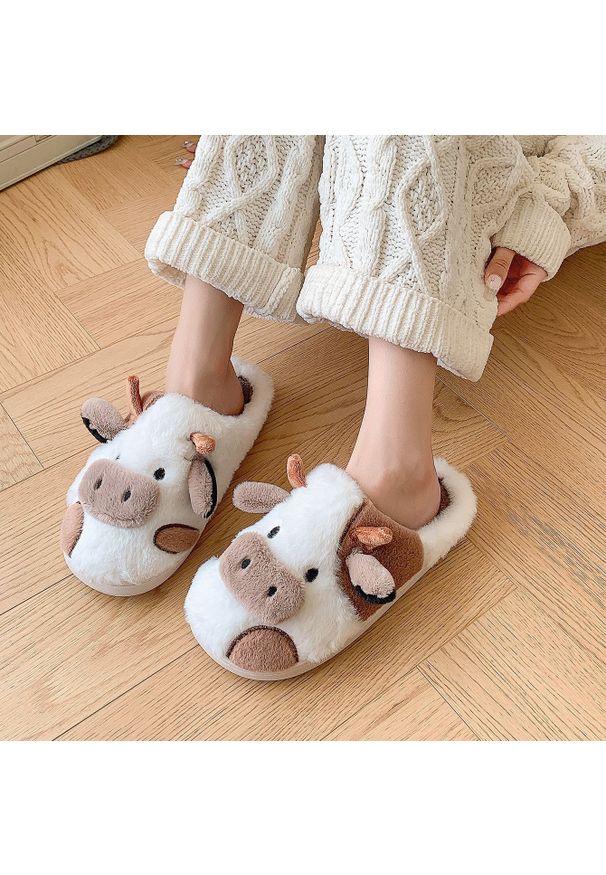 Intica - Klapki domowe w kształcie krowy z miękkiego materiału Gonnie. Okazja: do domu. Kolor: biały. Materiał: materiał. Styl: casual