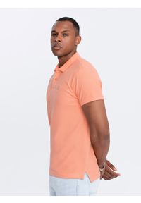 Ombre Clothing - Męska koszulka polo jednokolorowa BASIC z dzianiny pique - brzoskwiniowa V19 - Rozmiar: S. Okazja: na co dzień. Typ kołnierza: polo. Kolor: pomarańczowy. Materiał: dzianina. Wzór: haft, aplikacja, jednolity. Styl: sportowy, wizytowy, casual #8