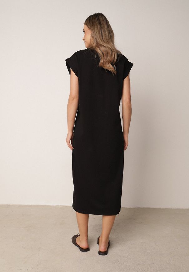 Born2be - Czarna Sukienka Pudełkowa w Stylu T-shirtowym Zanisea. Okazja: na co dzień. Kolor: czarny. Materiał: materiał. Długość rękawa: krótki rękaw. Typ sukienki: proste. Styl: casual