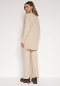 Born2be - Beżowy Prążkowany Komplet Dzianinowy z Bawełną Sweter z Półgolfem i Spodnie Elweda. Kolor: beżowy. Materiał: prążkowany, bawełna, dzianina #5