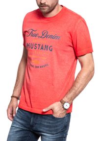 Mustang - MUSTANG T SHIRT Alex C Print 1008961 7179. Kolor: czerwony. Wzór: nadruk #6