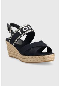 TOMMY HILFIGER - Tommy Hilfiger sandały SEASONAL WEBBING MID WEDGE damskie kolor granatowy na koturnie FW0FW07091. Zapięcie: klamry. Kolor: niebieski. Materiał: bawełna, guma. Obcas: na koturnie #2