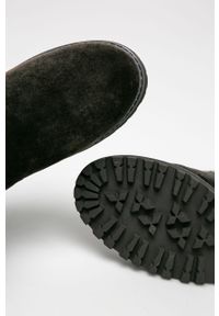 s.Oliver - s. Oliver - Botki. Nosek buta: okrągły. Kolor: brązowy. Materiał: syntetyk, materiał, guma. Szerokość cholewki: normalna. Obcas: na obcasie. Wysokość obcasa: średni #4