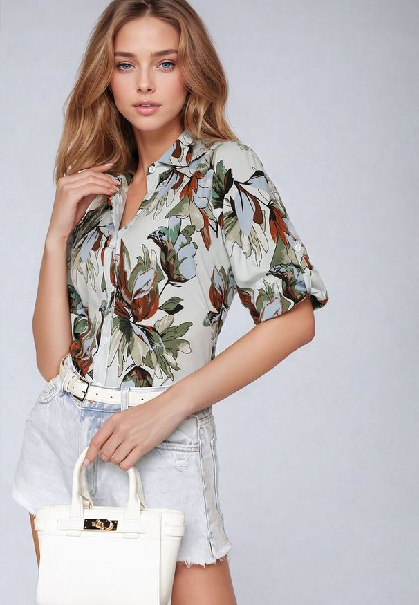 Born2be - Jasnoniebieska Wiskozowa Koszula z Rękawami 3/4 i Guzikami Yoguste. Okazja: na co dzień. Kolor: niebieski. Materiał: wiskoza. Styl: casual, elegancki