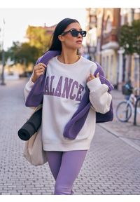 Sinsay - Bluza crewneck z napisem - kremowy. Kolor: kremowy. Wzór: napisy #1