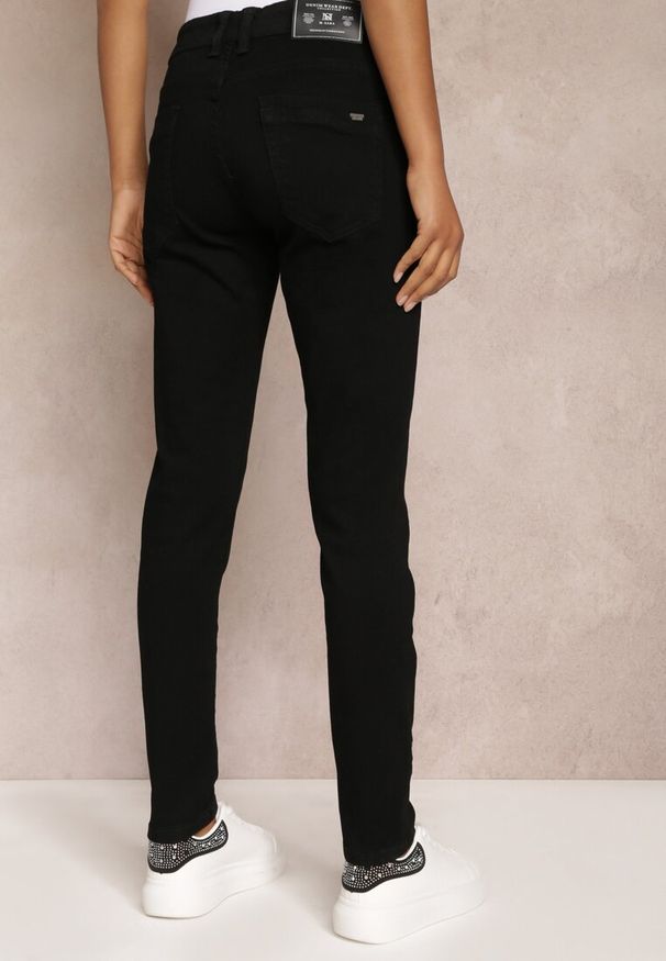 Renee - Czarne Jeansy Skinny Regular Waist Adja. Kolor: czarny. Styl: klasyczny