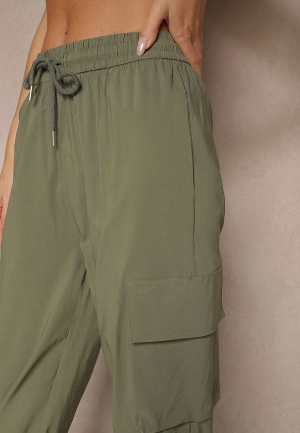 Renee - Ciemnozielone Spodnie Cargo z Bawełną High Waist Kolanielis. Stan: podwyższony. Kolor: zielony. Materiał: bawełna